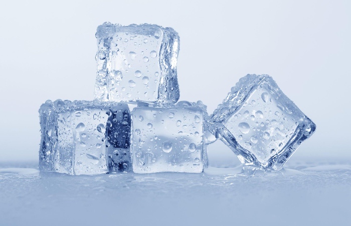 Use of Ice Cubes on the Skin: Precautions